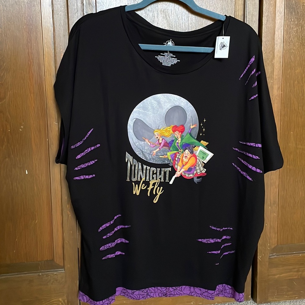 Disney Parks Hocus Pocus Sanderson Sisters “Tonight We Fly” Graphic Shirt
